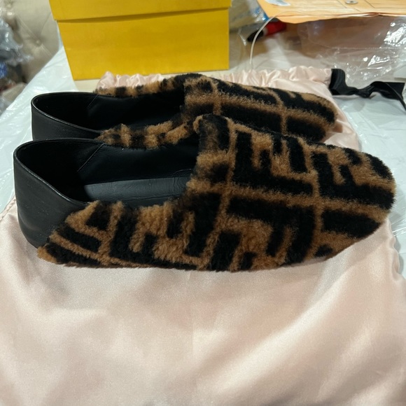 WOMENS FENDI SHEARLING NAPPA Monogram Slippers Size 39 - Picture 12 of 16